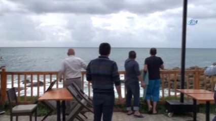 Dalgalı Denize Giren Macar Turist Son Anda Kurtarıldı