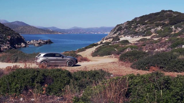 Porsche Cayenne Turbo Palladium Metallic Driving off road