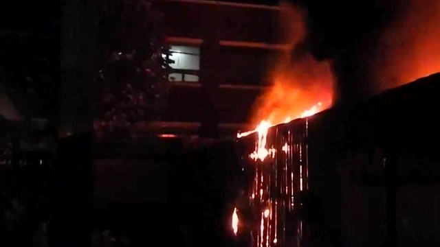 컨테이너 창고에서 불...다친 사람 없어 / YTN