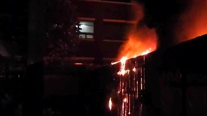 컨테이너 창고에서 불...다친 사람 없어 / YTN