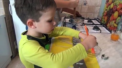 Делаем леденцы на палочке дома с тетей Людой Make hand made lollipop