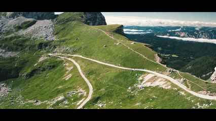 ポルシェ 「911 カレラT」エンジン音　The new 911 Carrera T. Less weight  more driving pleasure.