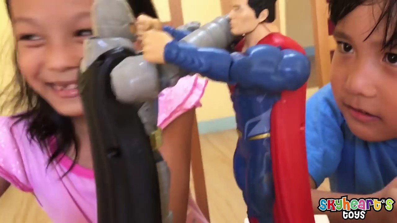 Batman VS. Superman ROCKEM SOCKEM - Tabletop Game for kids family children playtime superman toys--w3x1rvRF4Y
