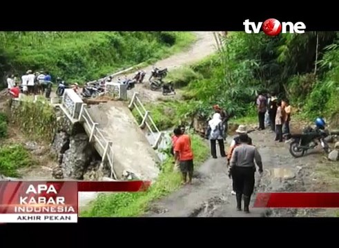 Hujan Deras, Jembatan Penghubung Antar Desa Ambruk