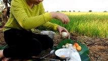 Beautiful Girl Cooking Eggs with Tomatoes - How to cook eggsin Cambodia