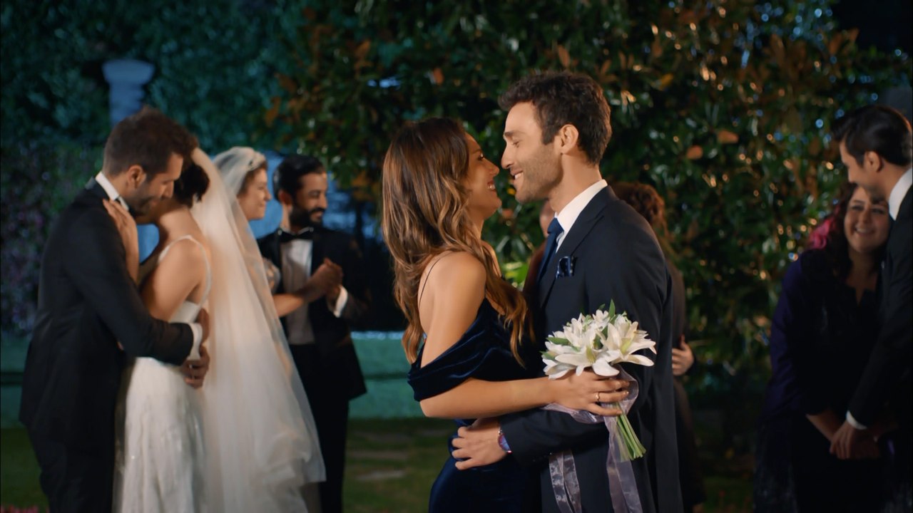 Ateşböceği 17. Bölüm (Final) Zerrin Özer - Herşey Seninle Güzel