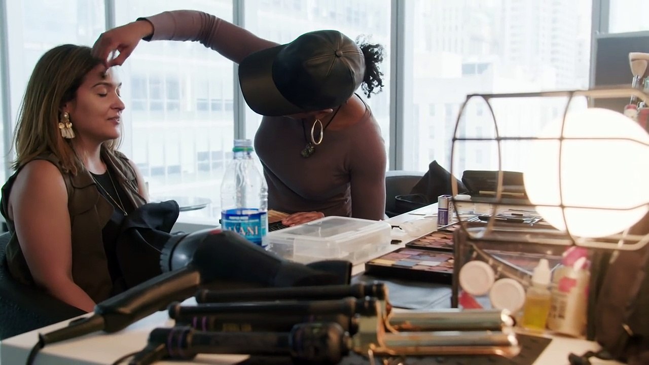 How Selfies Keep a Beauty-Obsessed Mother_Daughter Pair Connected-AjEnfL9_HTE