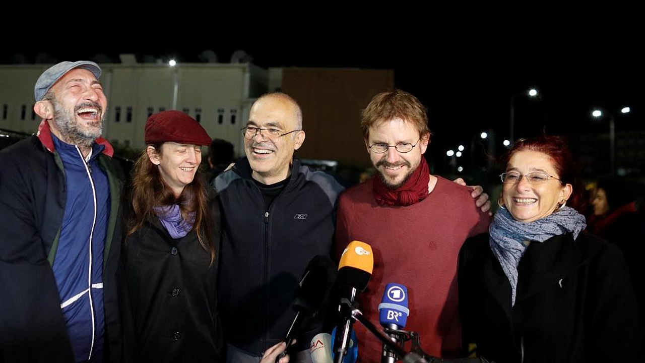 Türkei: Acht verhaftete Menschenrechtsaktivisten auf freiem Fuß