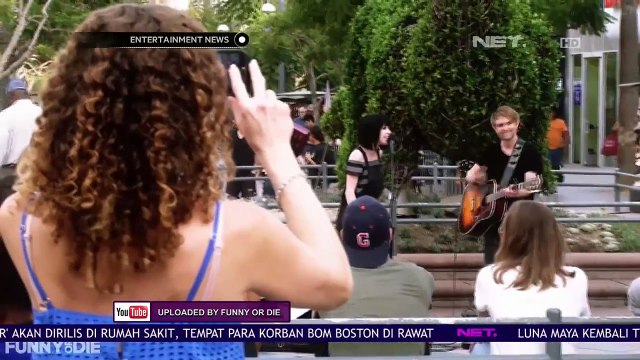 Selebriti yang Ikut Tampil Bersama Dengan Masyarakat