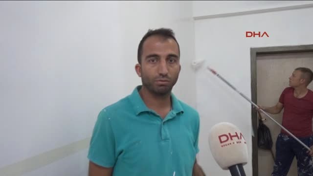 Mardin Okul Müdürü ve Asker, Birlikte Okul Boyadı