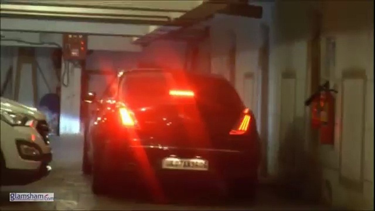 127.Saif Ali Khan's daughter Sara Khan hides her face