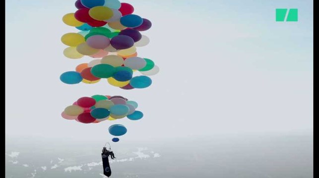Comme dans Là haut , il a voyagé à l'aide de 100 ballons gonflés à l'hélium