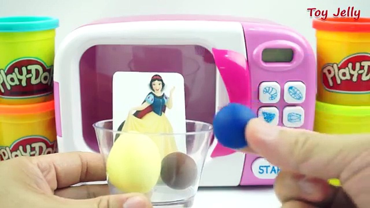 Play Doh Cooking Microwave Oven Playset with Disney Princess Figure Cinderella, Ariel, Snow White
