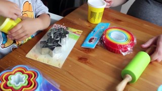 Play-Doh + Moldes - Plastilina y moldes de repostería.