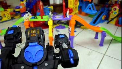 Imaginext Bat Bot Rescues Smart Wheel City (Batman vs. Ninjas!) Imaginext RC Transforming Bat Bot