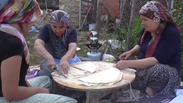 Kadınların İmece Usulü Kış Hazırlığı Sürüyor