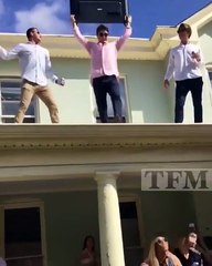 Un jeune s’enflamme un peu trop avec une télé pendant une fête