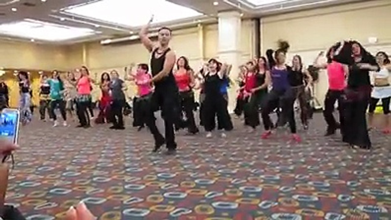 استمتع برقص مغربي شعبي