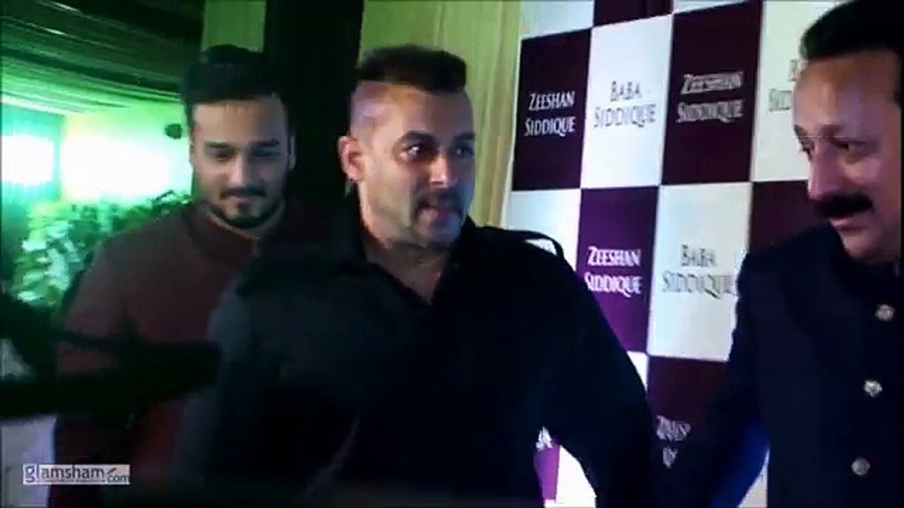 76.Did Salman Khan sport KICK 2 look at Baba Siddique's Iftaar party-