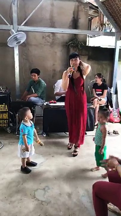 Gõ cửa trái tim phiên bản mẹ và con cực chất