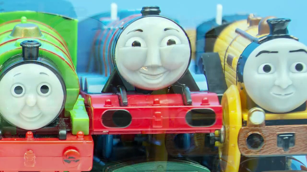 RACE 3 Thomas and Friends TrackMaster Train Collection Fastest Engine Competition