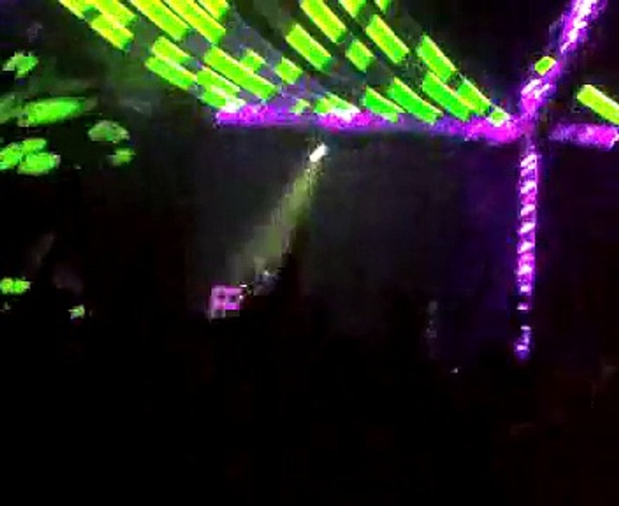 Muse - New Born, Wembley Arena, London, UK  11/21/2006