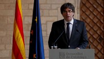 Puigdemont descarta convocar eleições e pede a parlamento que responda a Madrid