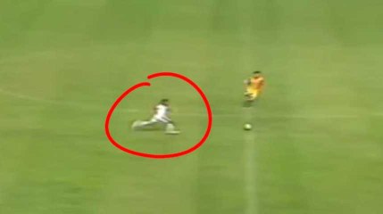 Ce joueur de football indonésien est un véritable Usain Bolt