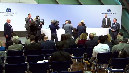 Draghi ve "prematuro" hablar de la situación en Cataluña