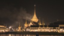 El rey Bhumibol Adulyadej es incinerado en una ceremonia privada en Bangkok