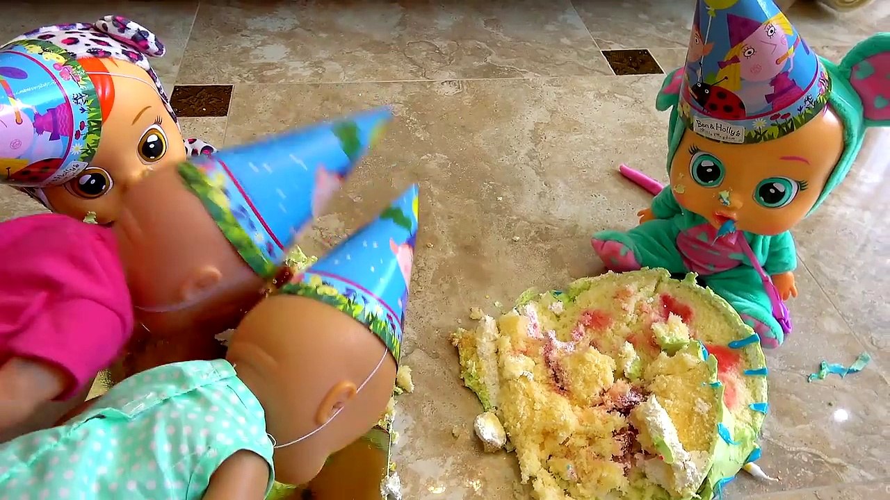 Crying Babies dolls Playing Learn Colors with Funny Baby Nursery Rhymes Songs for kids and toddlers-9AVJxCIdnvM