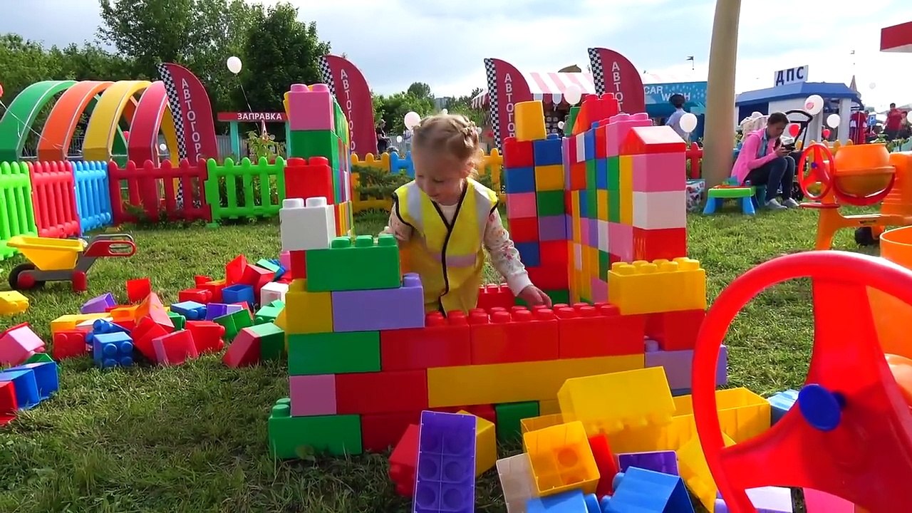 Learn Colors with outdoor playground for kids and Kids Song Finger Family Nursery Rhumes-44oKwd3ADHg