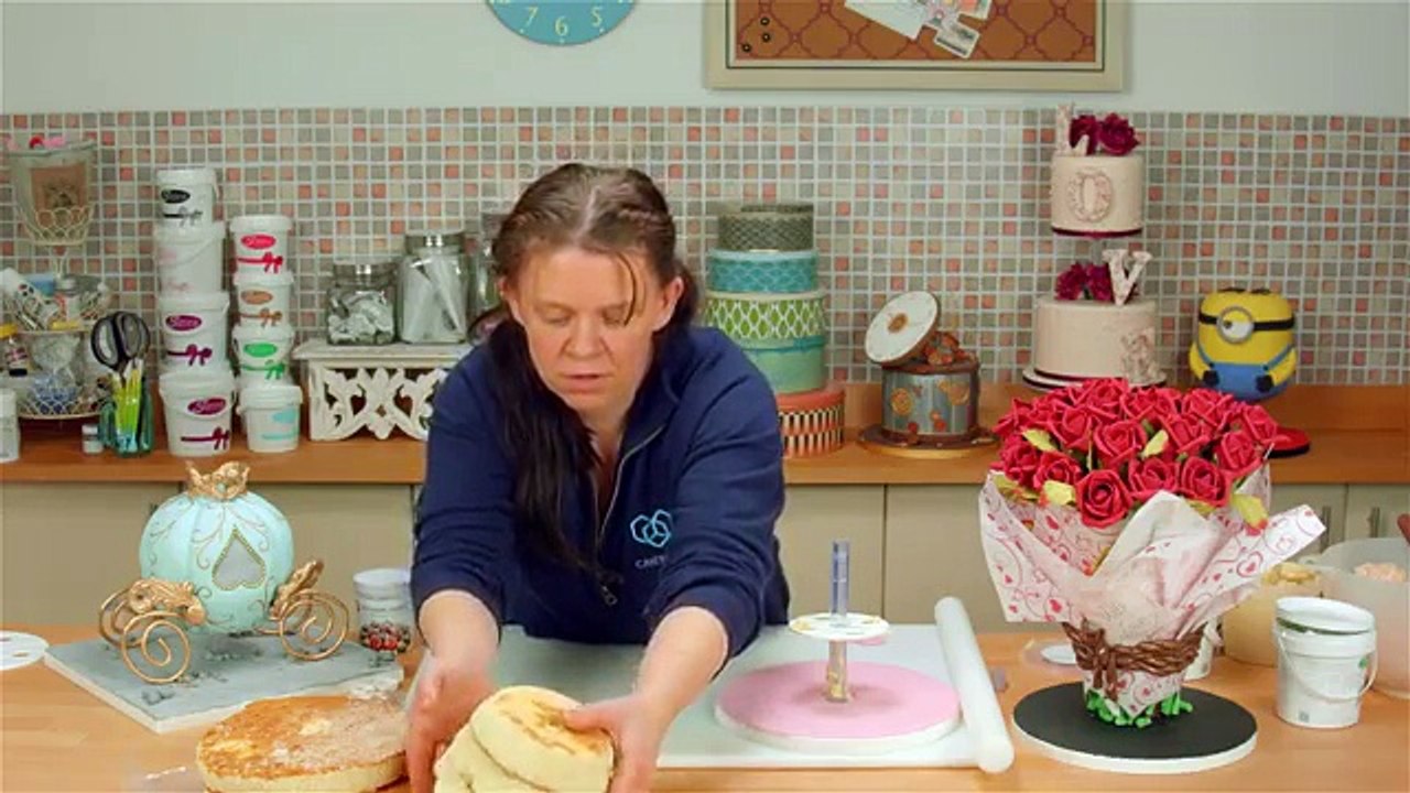 Using The Cake Frame To Construct A 3D Bouquet Of Flowers Cake