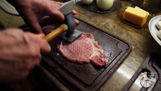 Как приготовить свиные отбивные с сыром, грибами и луком в духовке. Пошаговый рецепт.