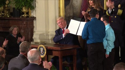 Trump déclare l'"urgence de santé publique" sur les opiacés