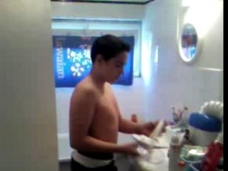 Eclatage doeuf sur une tete