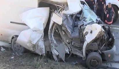 TEM'de kaza... Bariyerleri parçaladı, EDS direğini yıktı