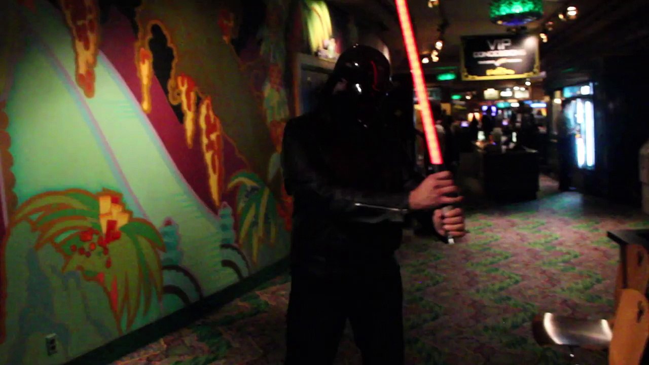 Batman WATCHES Star Wars Force Awakens 7 Kylo Ren El Capitan kids videos Disney family friendly-29aKMcfpDNI