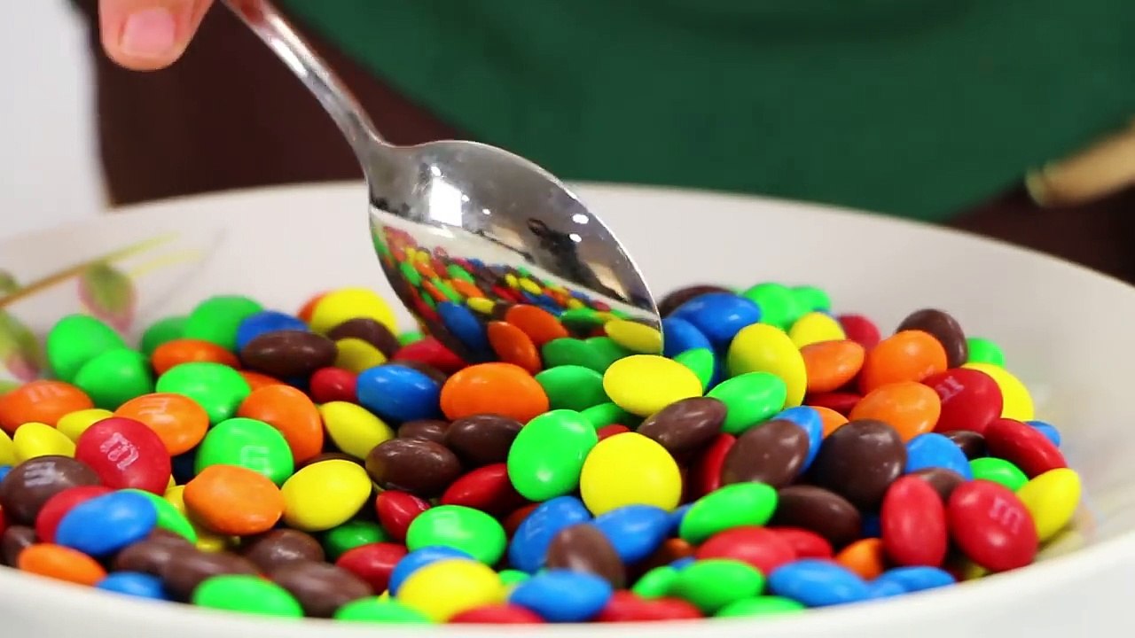 Candy Surprise Toys for Kids - Hulk Minions The Smurfs -  M&M's Surprise Toys Hide & Seek-RtYzTeHgkj8