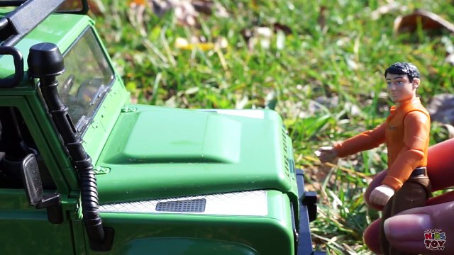 Car Kids Bruder Land Rover Defender Jeep Review of toys for kids EN-MyMgFyYKbTo