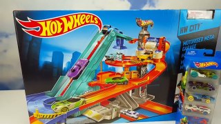 Car track HOT WHEELS Mega GARAGE and six cars PLAYSET cheerful videos with children Toys Review-XF2MHCkr-9U