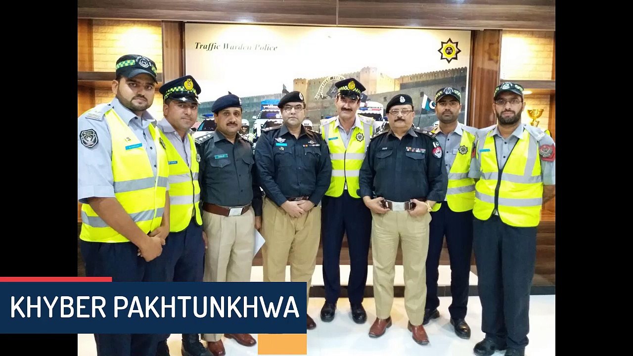 Peshawar Traffic Warden Police Issue Challan to MPA,s  Real Change In KPK