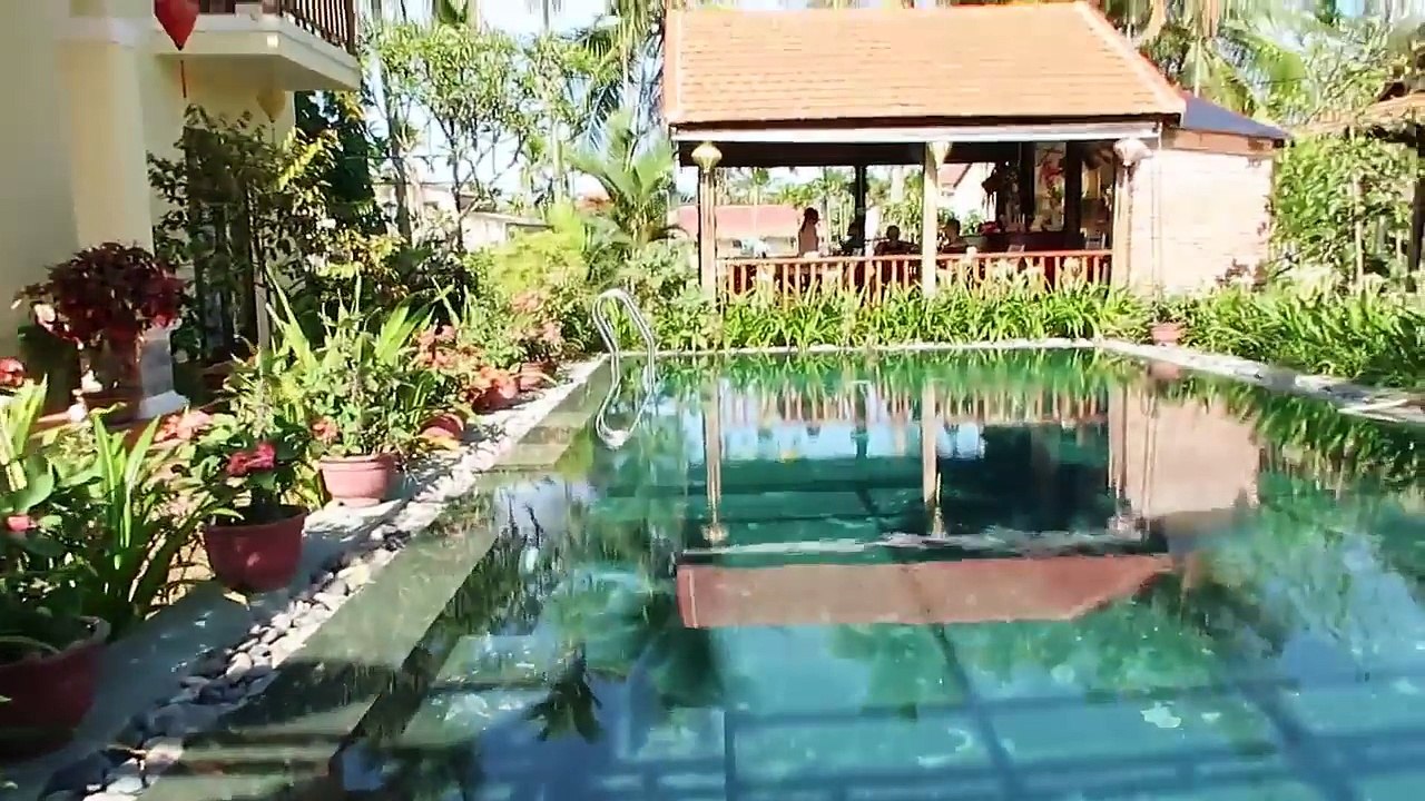 2 Crying Babies KIDNAPPED by EVIL DUCK! Bad Silicone Baby Doll Fun