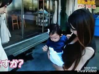 鶴瓶の家族に乾杯、素人の若奥さん胸の谷間全開!！!　NHKのカメラマン気を使ってや。