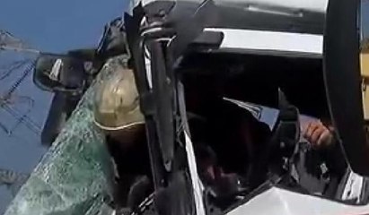 Şoför sıkıştığı yerde sigara içmeye devam etti