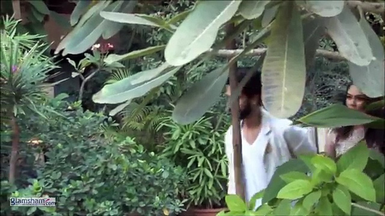 89.Shahid Kapoor celebrates his pre-birthday bash with baby wife