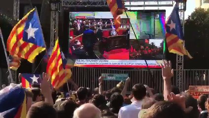 Ambient fora del Parlament en l'arribada de puigdemont al ple