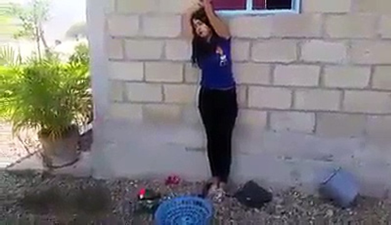 La azotan a manguerazos en Guerrero ¡por presunta infidelidad!