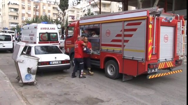 Kapıyı Açmayan Eşine Yalvardı, İkna Edemeyince Kapıyı Kırdırdı