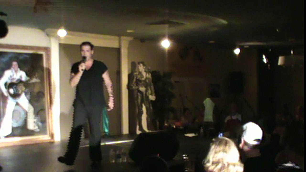 Franz Goovaerts sings 'Lawdy Miss Clawdy' Elvis Week 2017